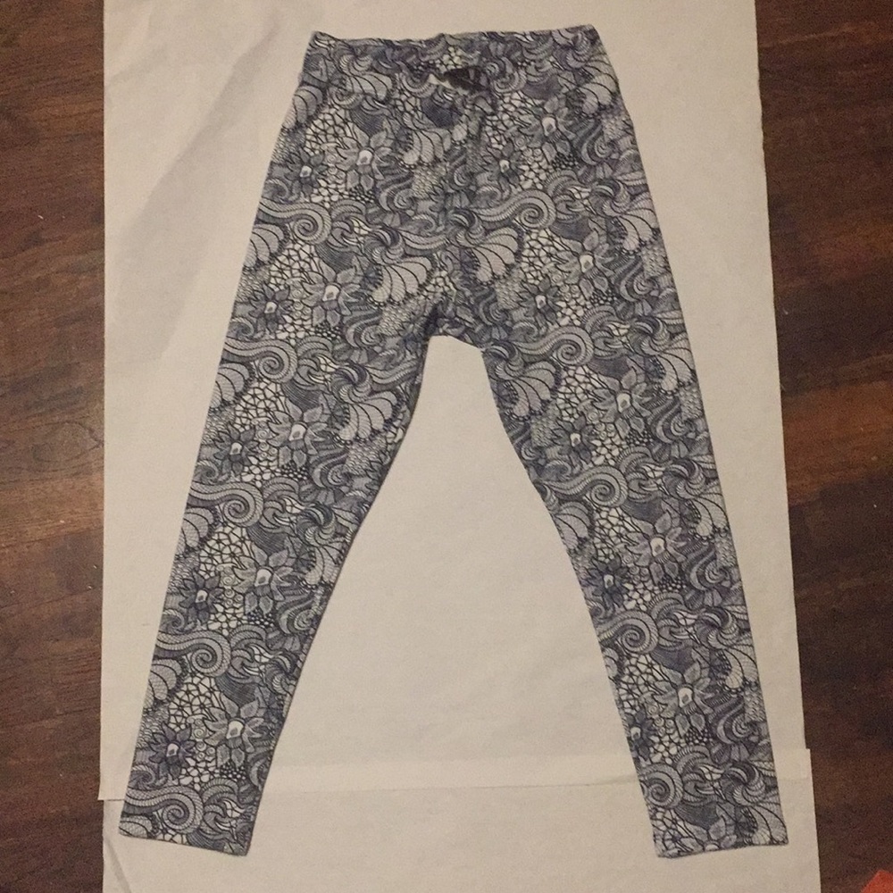 BAR by Melis Kozan Leggings